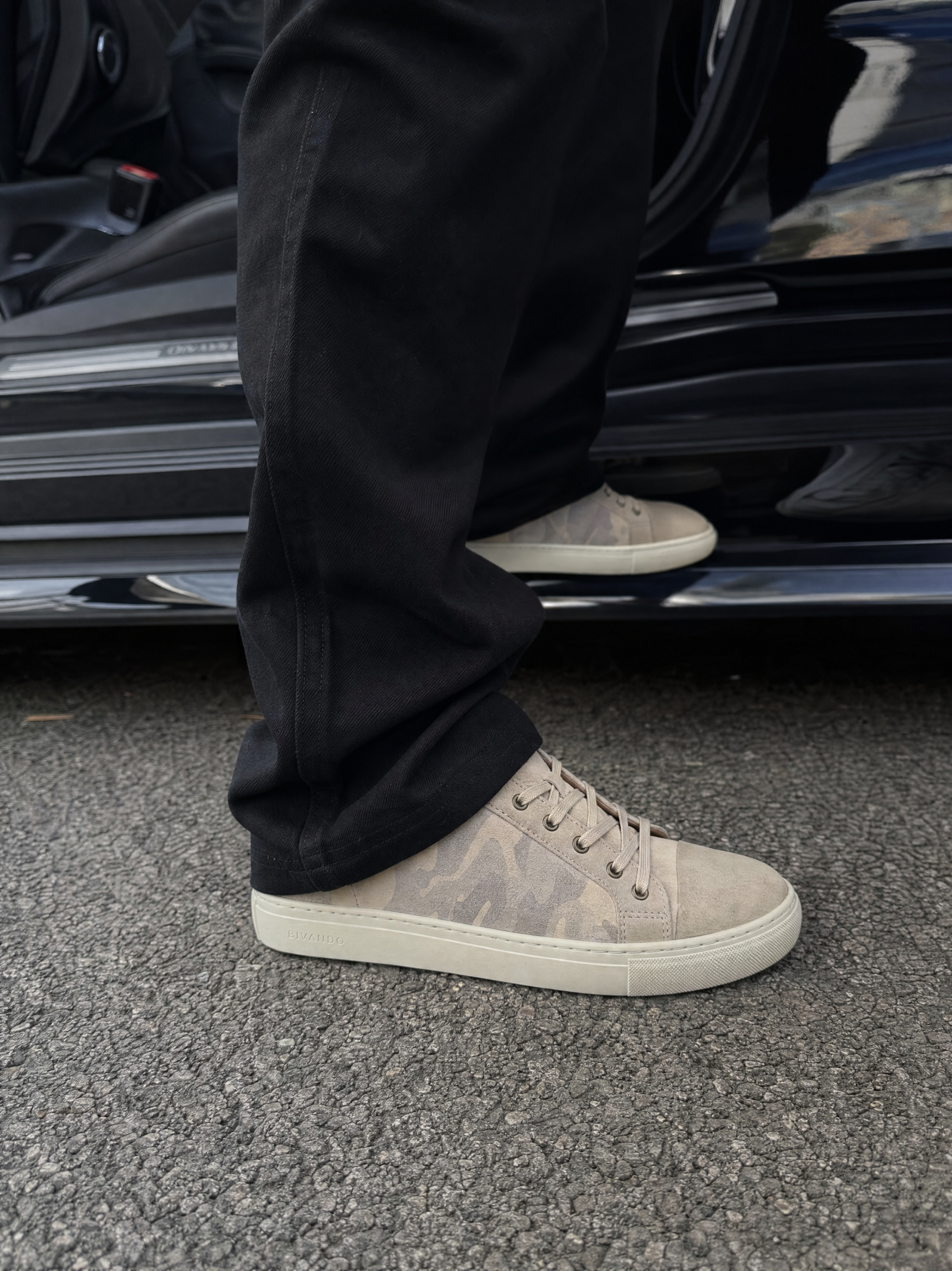 Bivando K1 Beige sneakers worn with black trousers in a street style setting